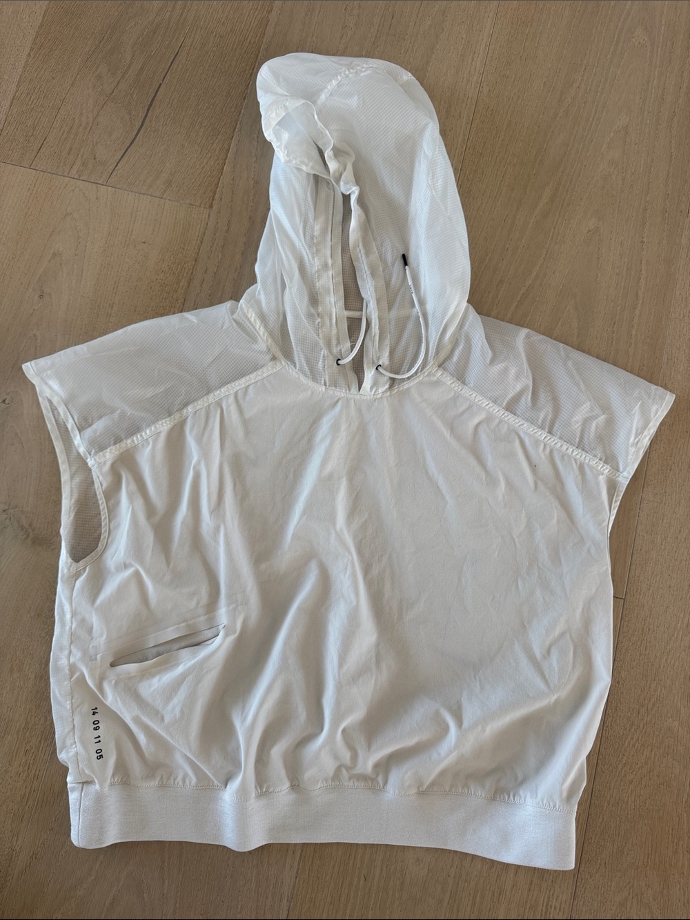 Nike White Hooded Sleeveless Pullover